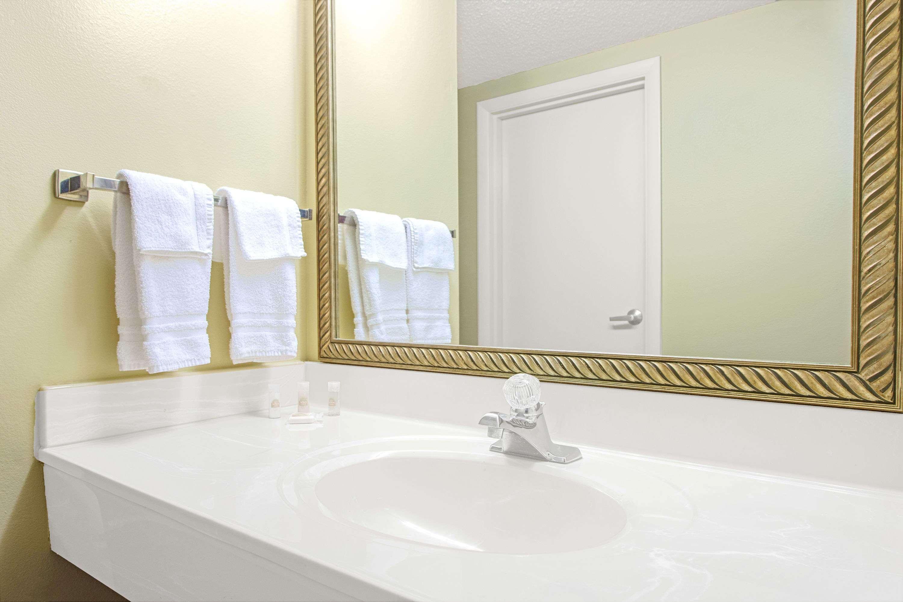 Days Inn By Wyndham St. Louis/Westport Mo Maryland Heights Esterno foto