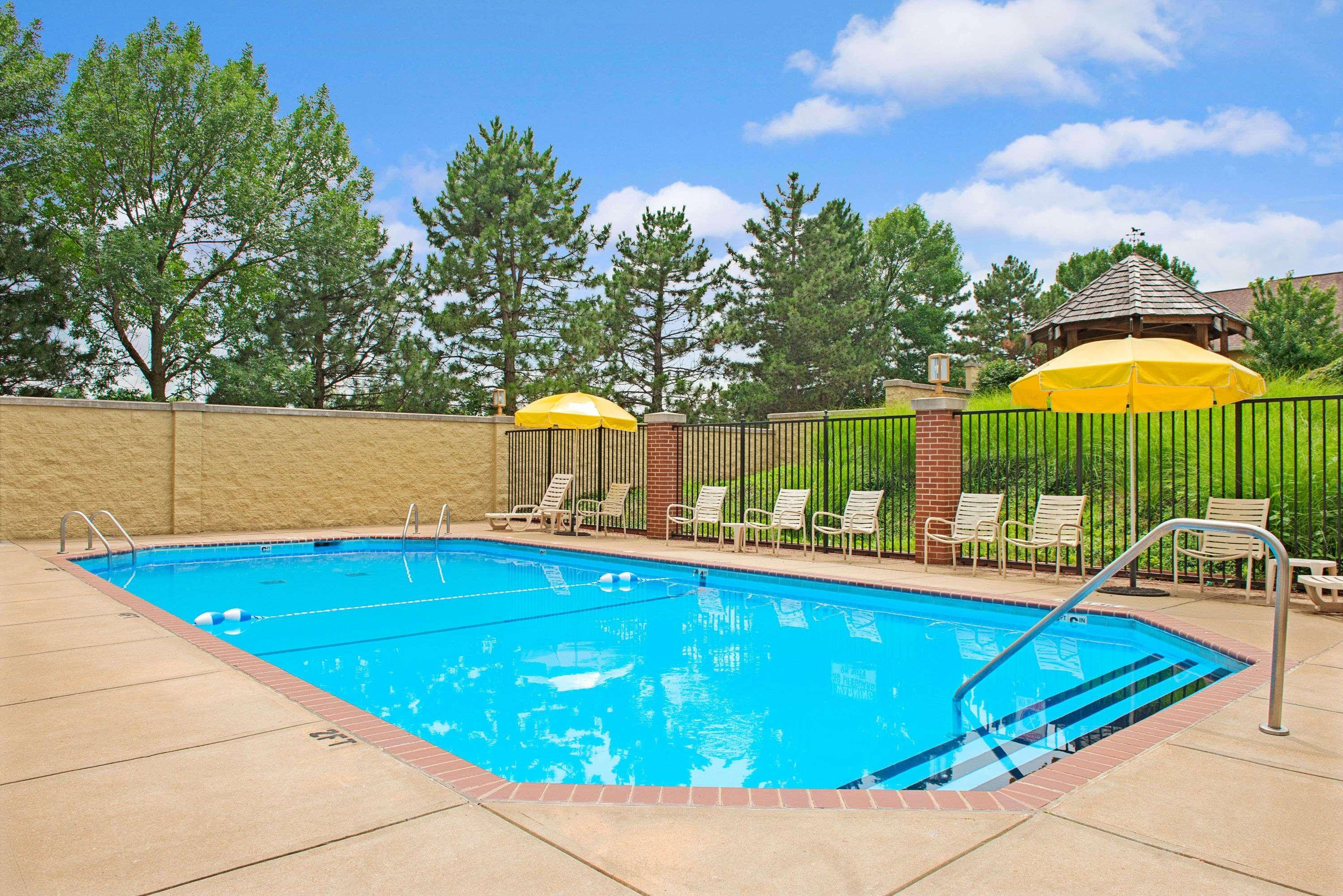 Days Inn By Wyndham St. Louis/Westport Mo Maryland Heights Esterno foto